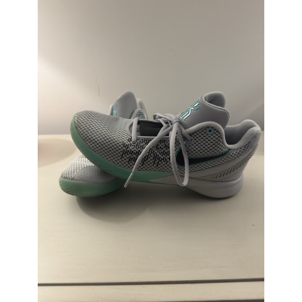 Men’s Nike Flytrap 2 Low-Top Basketball shoes Size 7.5